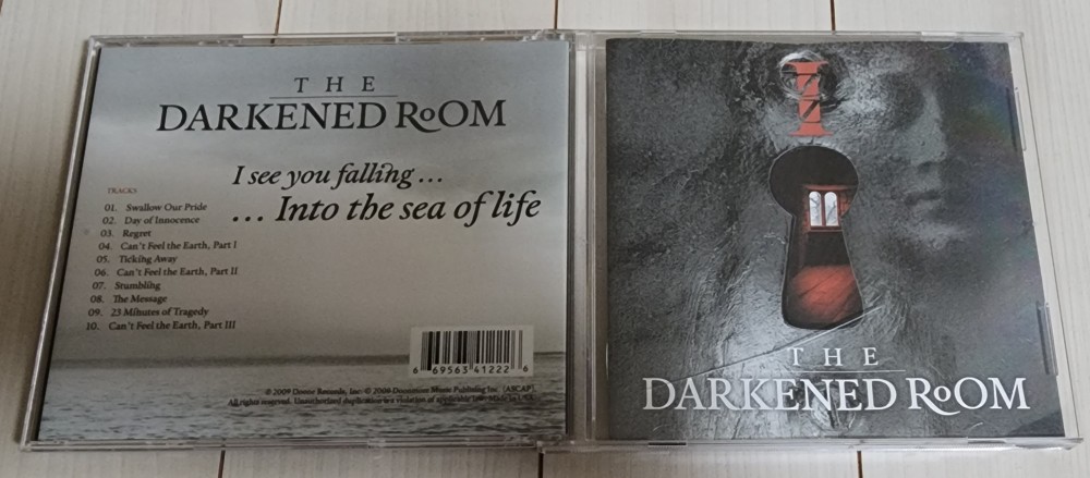IZZ - The Darkened Room CD Photo