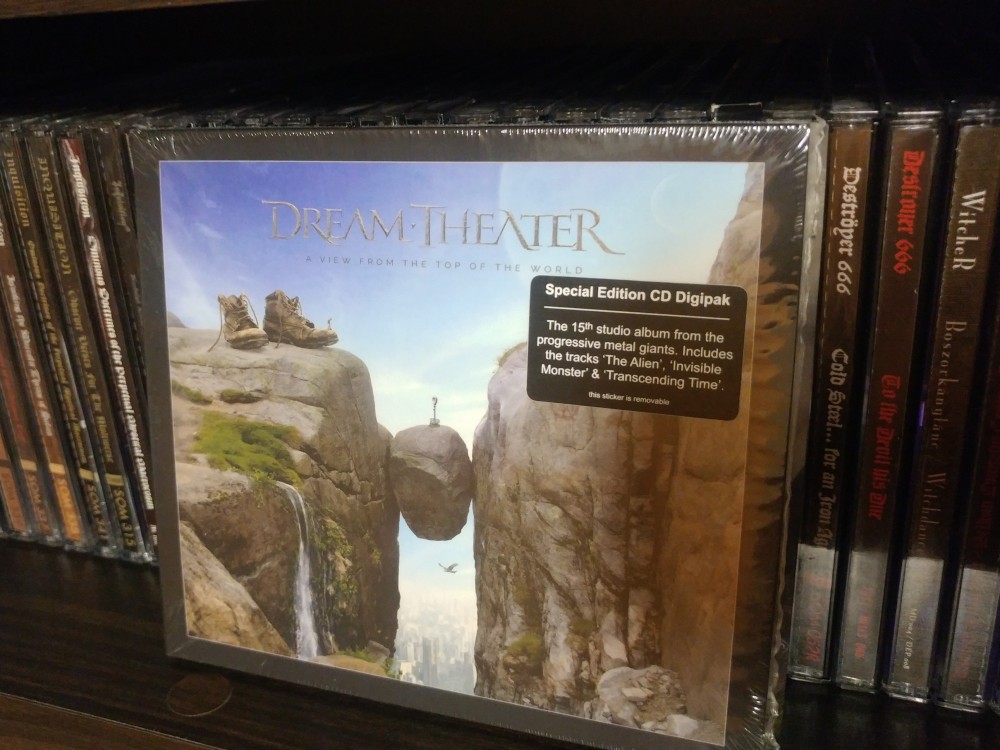 Dream Theater lança o álbum A View from the Top of the World