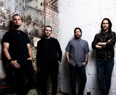 Alter Bridge - Pawns & Kings Lyrics and Tracklist